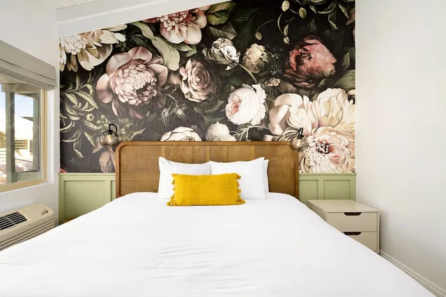 Signature, Suite, King Bed, Fleur Noire Hotel 3/3