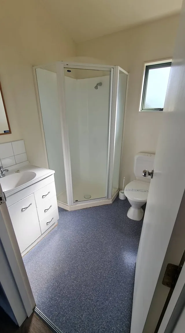 Elite, 1 Queen and 3 Bunk Beds, Ocean Front، Napier Beach Kiwi Holiday Park and Motels 5/7