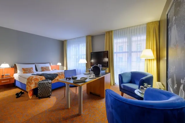 غرفة بريفيليج بسرير مزدوج مع أريكة، Mercure Hotel & Residenz Checkpoint Charli 4/6