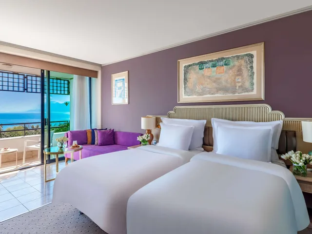 غرفة متصلة بسريرين منفصلين وسرير كينج بإطلالة على البحر، Rixos Downtown Antalya 16/19