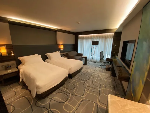 Club, Residence, Twin Beds, City View, Club Lounge Access, New World Millennium Hong Kong 3/9