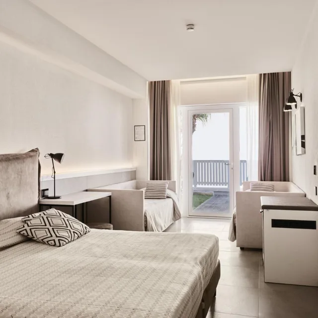 غرفة سوبيريور رباعية، Mangia's Himera Resort 1/7