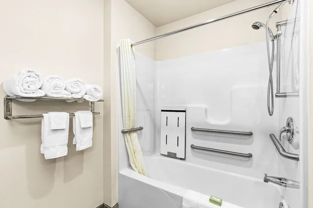استوديو بسرير كينج مع أريكة لذوي الإعاقة، Cobblestone Hotel & Suites International Falls 4/4