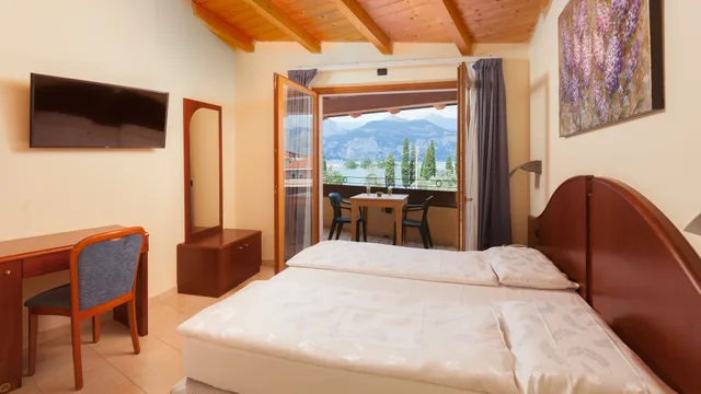 غرفة حصرية بسرير كوين بغرفة نوم واحدة مع أريكة، Villa Isabella Hotel & Residence 1/6