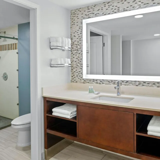 جناح بسرير كوين بغرفة نوم واحدة بجاكوزي، Residence Inn By Marriott Daytona Beach Oceanfront 5/9