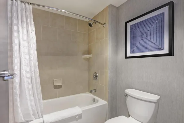 غرفة بسرير كينج مع أريكة في طابق مرتفع، Hyatt Place San Antonio–North/Stone Oak 5/6