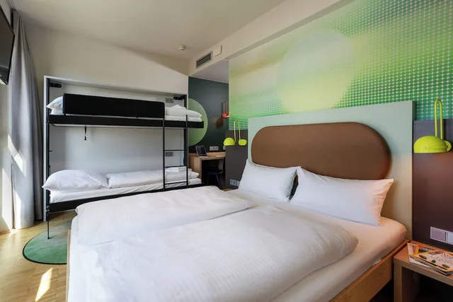 غرفة قياسية رباعية بأسرّة بطابقين، LyvInn Hotel Frankfurt Messe 3/5