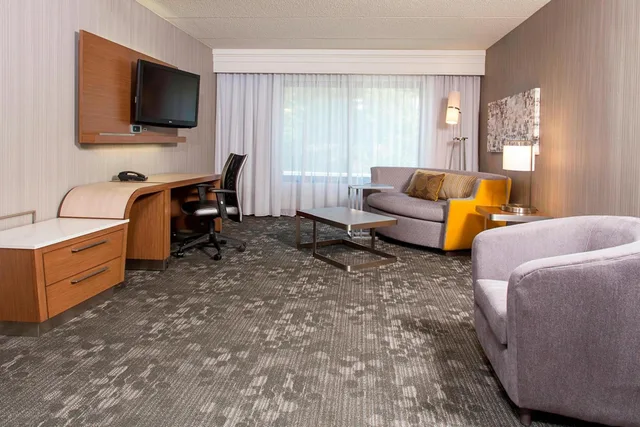 جناح بسرير كينج بغرفة نوم واحدة، Courtyard Marriott Binghamton 2/7