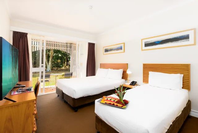 Resort, 1 Queen and 1 Single Bed, Garden View, Novotel Sunshine Coast Resort 4/5
