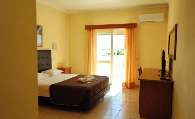 غرفة بسرير كوين بشرفة، Rialgarve 1/8