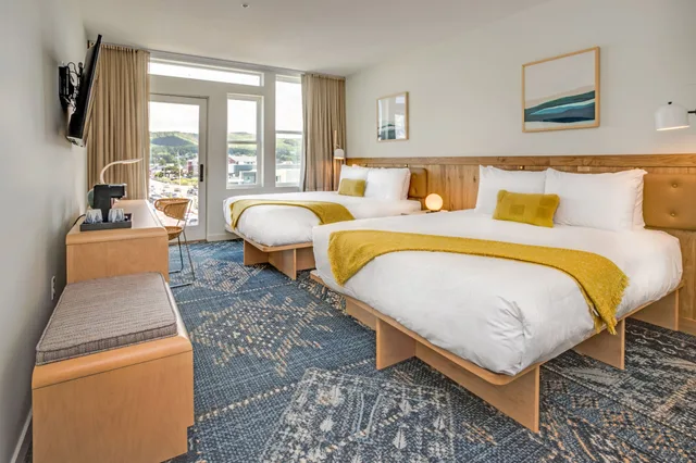 غرفة بسريرين كوين بشرفة، SaltLine Hotel 1/3