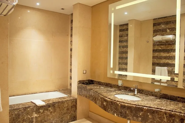 غرفة بريميوم بسرير كينج، Tolip Resort El Galala Hills 3/3