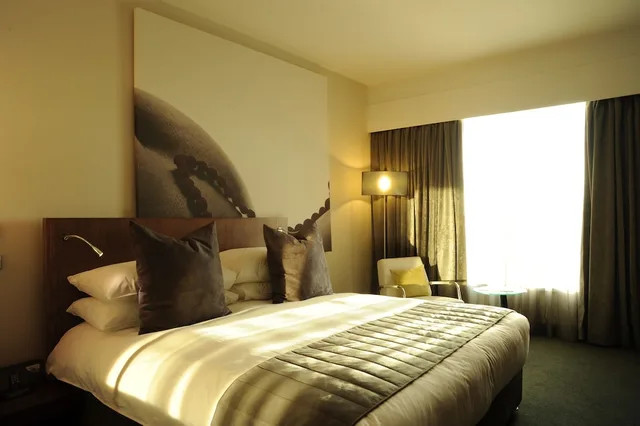 غرفة قياسية بسرير كينج، Southern Sun Rosebank 7/10