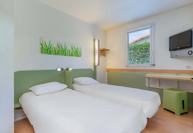 غرفة قياسية بسريرين منفصلين، B&B HOTEL Aix-en-Provence Meyreuil Sainte-Victoire 1/2