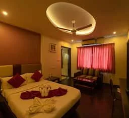 جناح، Hotel Tamizh Park 1/1