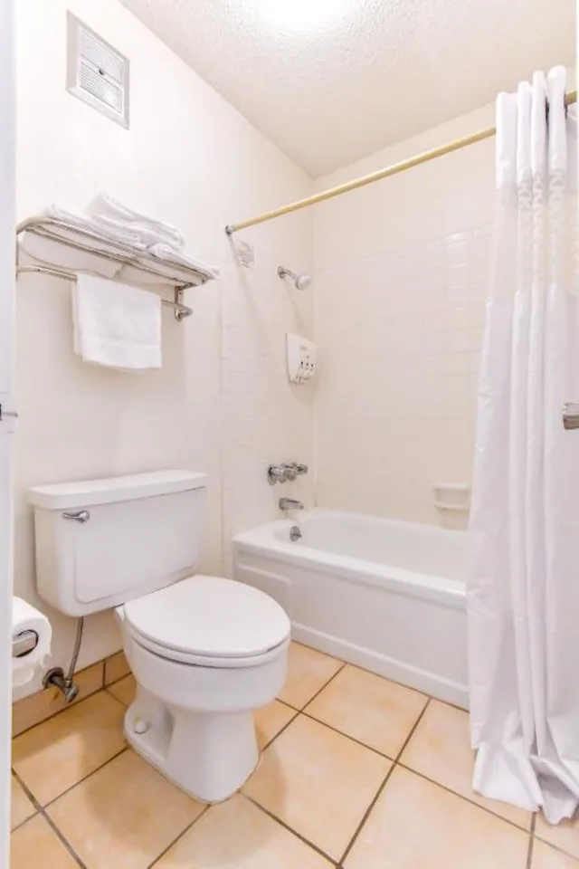 غرفة بريميوم بسرير مزدوج، Oyo Hotel Tyler Lindale 5/6