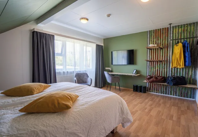Room, Queen Bed, Mountain View, Hotel Breiodalsvik 2/8