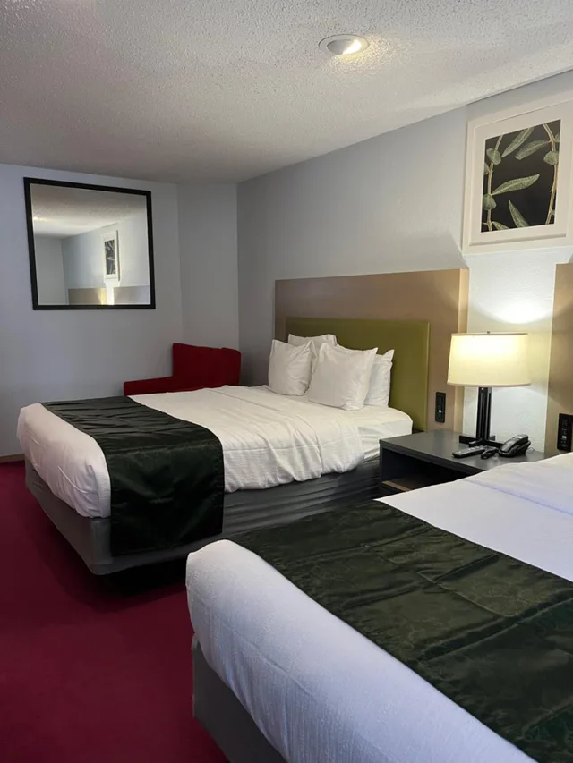 جناح ديلوكس بسرير كوين، Pictured Rocks Inn & Suites 3/8