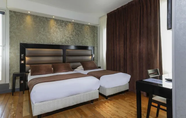 غرفة ثلاثية، AMBRE HOTEL 5/9