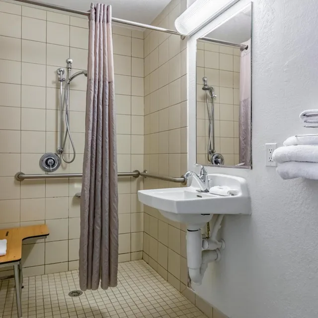 غرفة بسرير كوين لذوي الإعاقة، Motel6 Ft. Pierce, FL 10/10