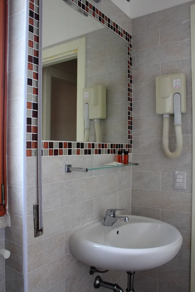 Room, Double or Twin Bed, External Bathroom, Hotel Palladio 5/6