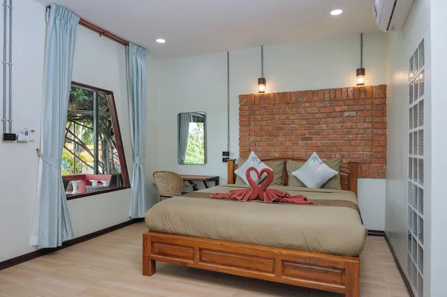 Standard, King Bed, Pool View, Pongphen Guesthouse 1/10