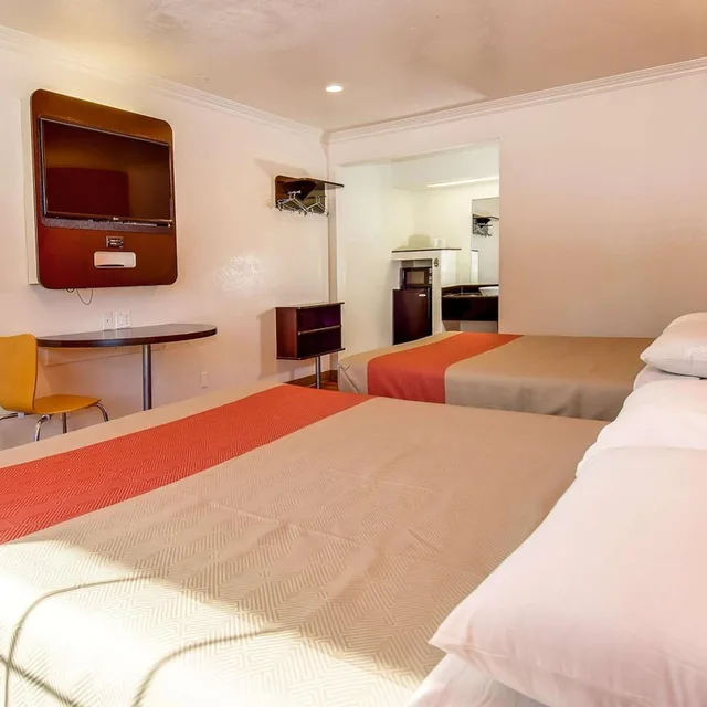 غرفة بسريرين كوين، Motel6 Garden Grove, CA 5/8