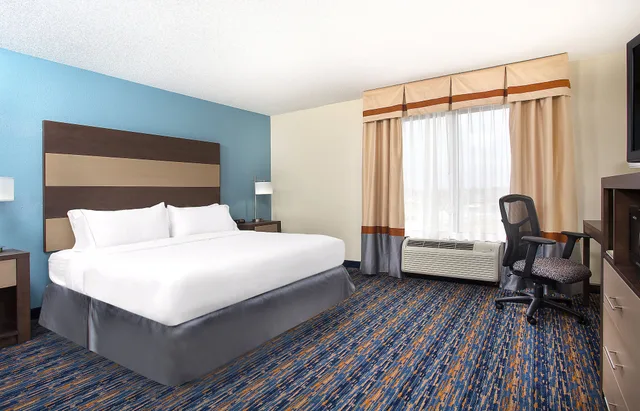 جناح بسرير كينج لذوي الإعاقة، Holiday Inn Express Berea 1/2