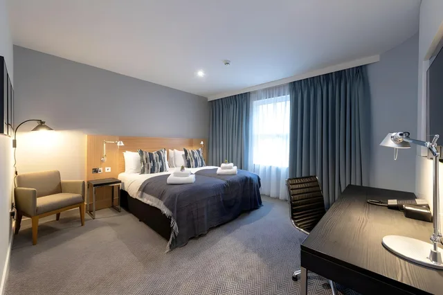 Room, Twin Beds, Apex City 1/1