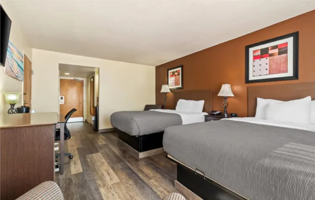 غرفة بسريرين مزدوجين، Quality Inn & Suites North Myrtle Beach 4/10