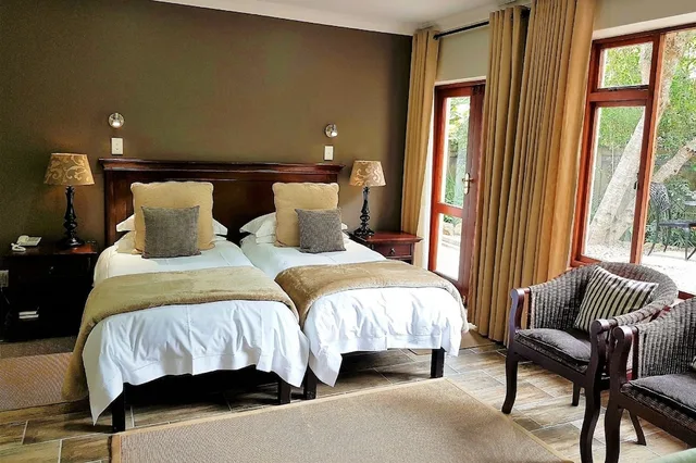 Room, King Bed, Patio, Garden Area، Wilderness Manor 1/3