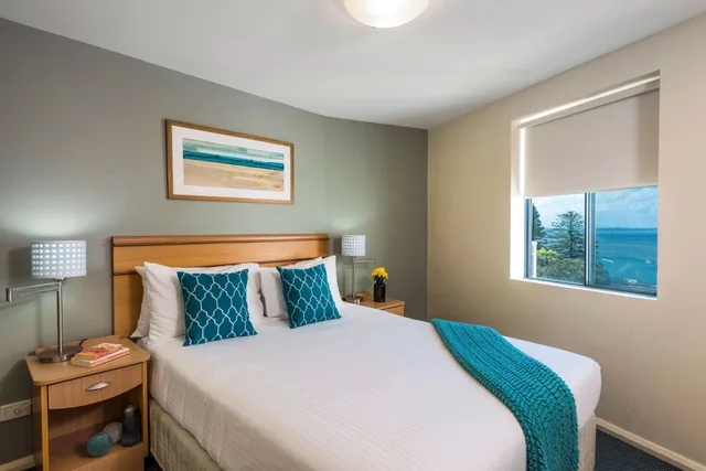 شقة بسريرين كوين بإطلالة على البحر بغرفتي نوم، Oaks the Entrance Waterfront Suites 1/3