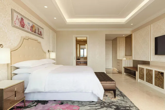 جناح بسرير كينج بإطلالة على الحديقة، Sheraton Grand Danang Beach Resort and Spa 1/3