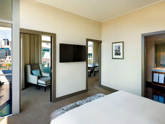 جناح ديلوكس بسرير كينج، Sofitel Auckland Viaduct Harbour 1/4