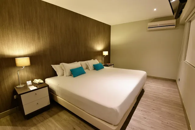 Superior, Double Bed, Street View, Mariel Hotel 1/3