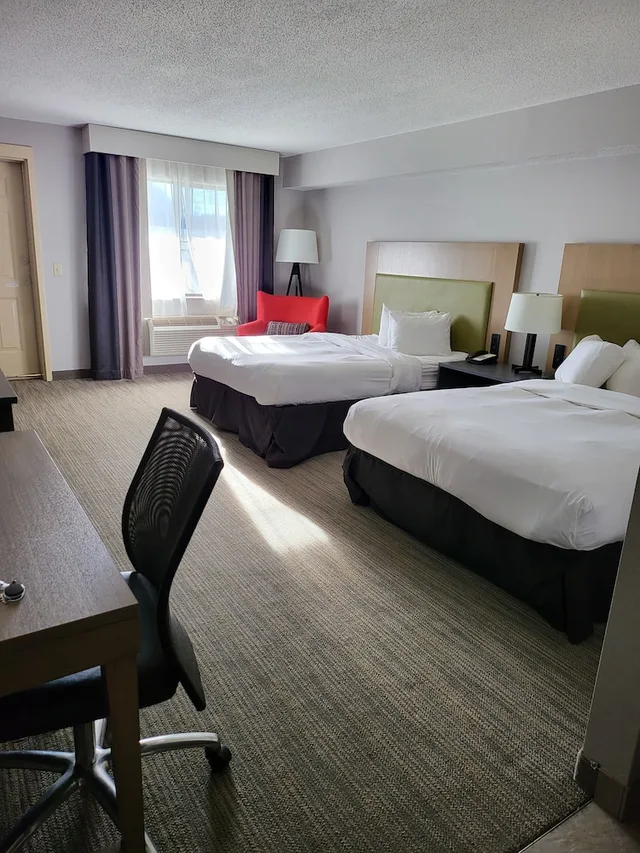 غرفة بسريرين كوين لذوي الإعاقة، Country Inn & Suites by Radisson, Jonesborough-Johnson City West, TN 1/4
