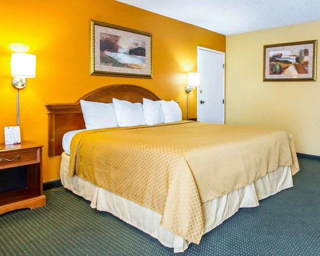 جناح بسرير كينج، Quality Inn Tucson Downtown near Convention Center 4/5