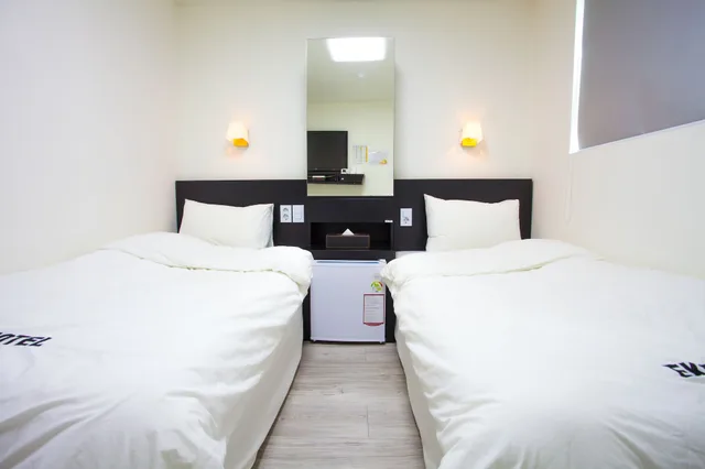 Twin Beds, Ekonomy Hotel Incheon 4/10