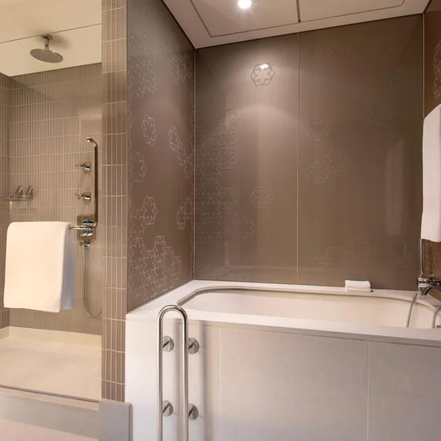 Cool, Suite, King Bed, Sea View, Corner, W Doha 3/3