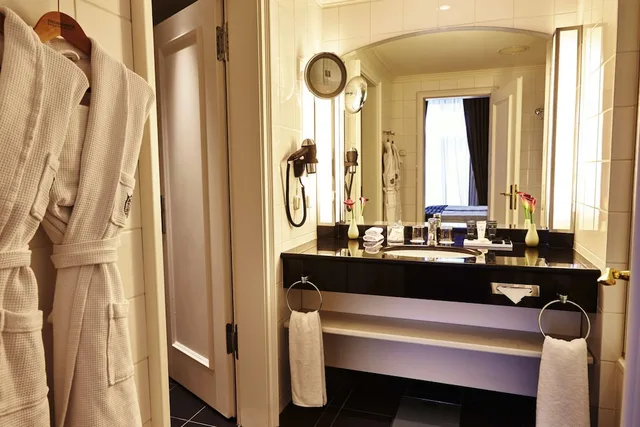غرفة سوبيريور بسرير كوين، STEIGENBERGER FRANKFURTER HOF 4/4