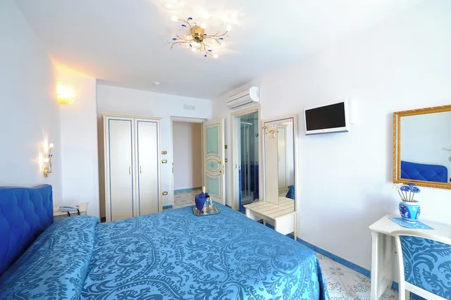 Comfort, Double Bed, Sea View, French Balcony، Hotel Villa Maria Pia 3/6