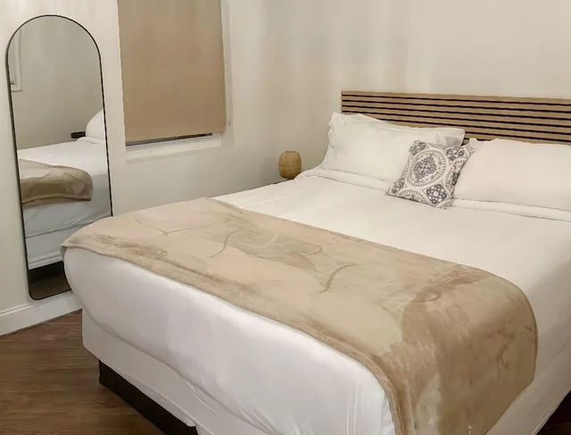 جناح عائلي بسريرين كينج، The Palms Hotel Fire Island 1/3