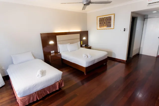 غرفة ديلوكس بسرير مزدوج وسرير فردي بإطلالة على البحر، Langkah Syabas Beach Resort 2/3