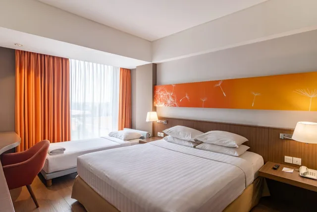 غرفة ثلاثية بسرير كوين وسرير فردي، SOLL MARINA HOTEL SERPONG 2/2