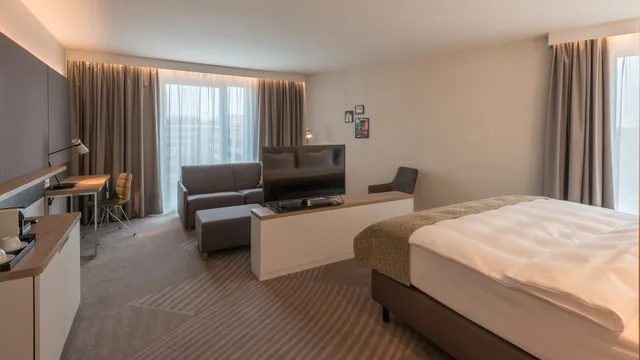 غرفة بريميوم بسرير كينج مع أريكة، Holiday Inn Hamburg Berliner Tor 6/7