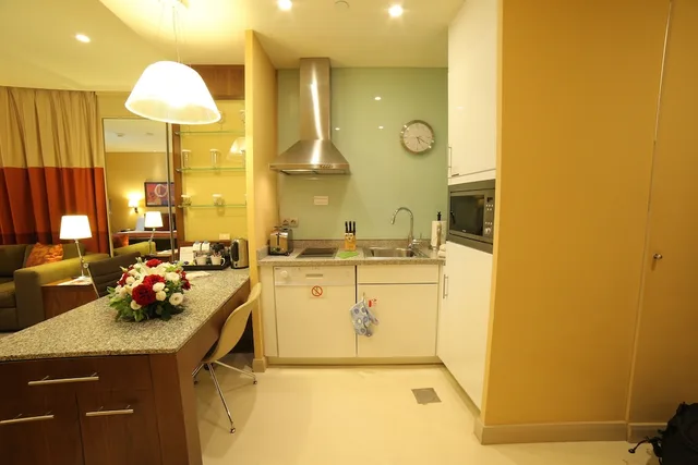 جناح استوديو بسرير كينج بإطلالة على المدينة بشرفة، Staybridge Suites, Beirut 5/7