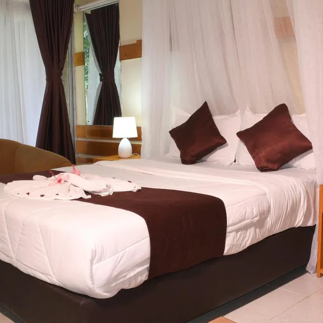 Deluxe, Golf Hotel Kakamega 6/10