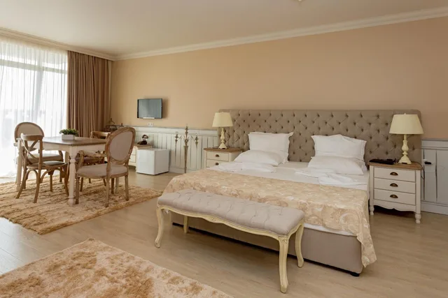 استوديو، Therma palace 2/4