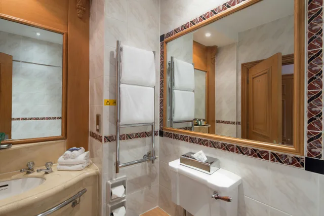 Manor, Executive, House، Hilton Puckrup Hall Hotel and Golf Course, Tewkesbury 3/5