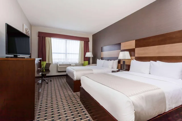غرفة بريميوم رباعية بسرير كوين، Wyndham Garden Edmonton Airport 1/1